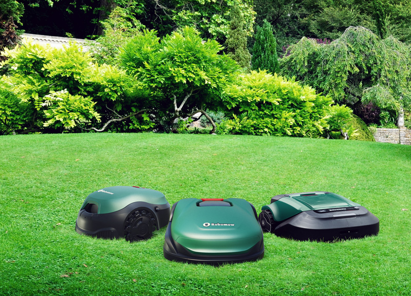 These 4 Robotic Lawn Mowers can handle Large Lawns.