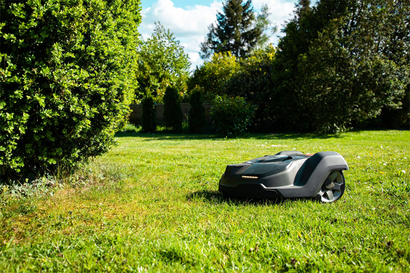 4 Perfect Robotic Lawn Mowers for a small garden in 2022.